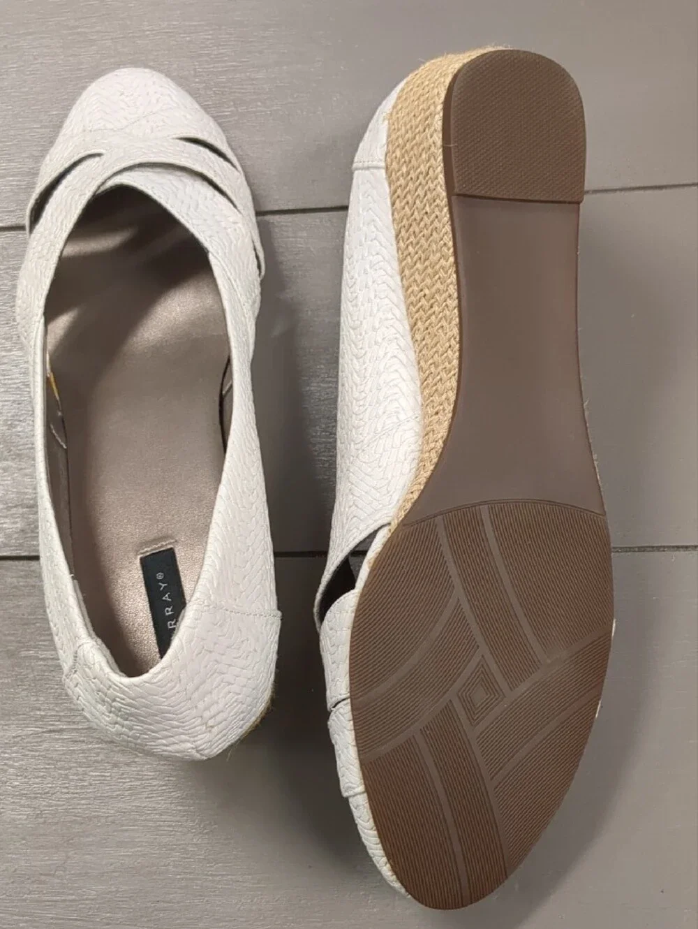 Array Women's White Textured Shoes with Crisscross Accent